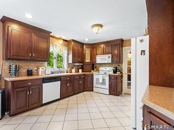 3rd image of 541 Middlebury Road