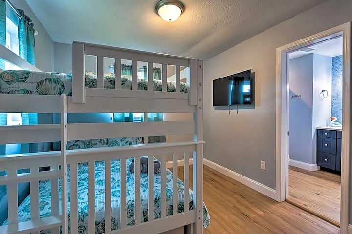 3241 Maplewood Dr — Photo 34