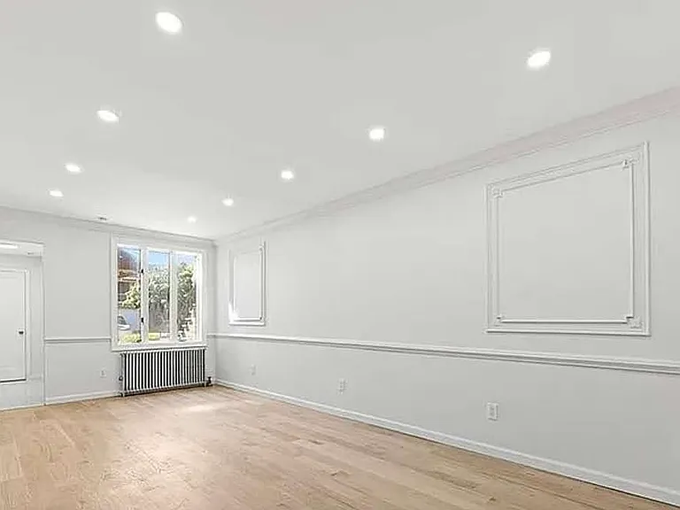2469 E 28th St #2 — Photo 1