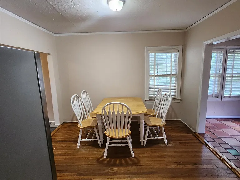 110 Barbara St — Photo 5