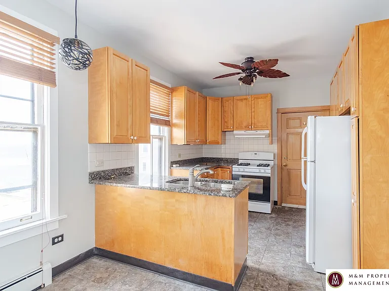 947 South Blvd — Photo 6