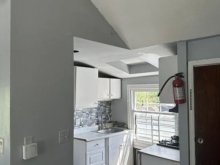 106 Rollinson St — Photo 13