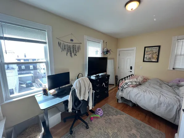 52-54 Lowell St #2, Somerville, MA 02143