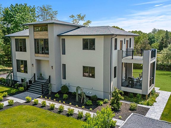 4th image of 1001 Peconic Bay Blvd