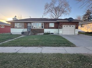 1046 N 29th St, Bismarck, ND 58501