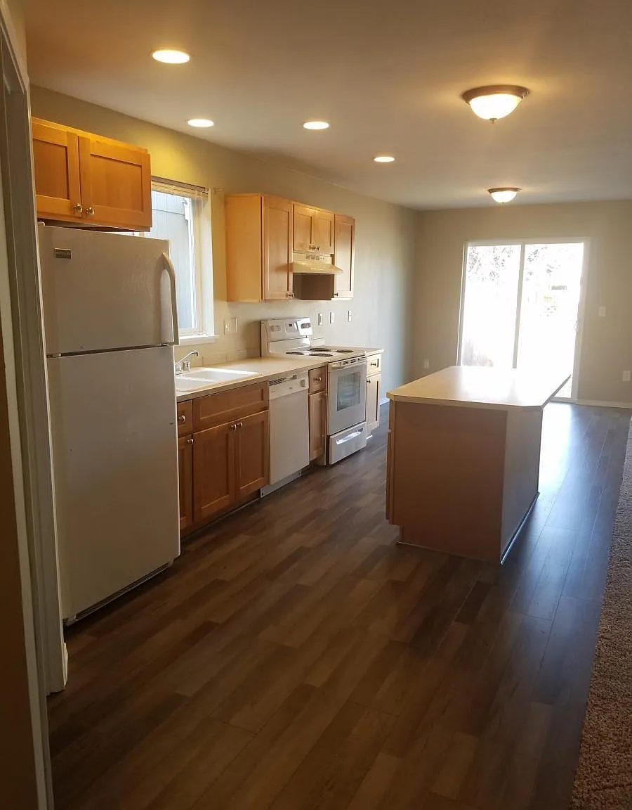 3 bed, 2.5 bath, 1500 sqft, $2,395 — Photo 4