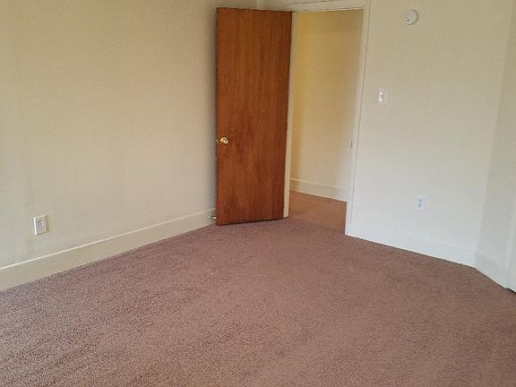 4th image of 800 N Lincoln St #3