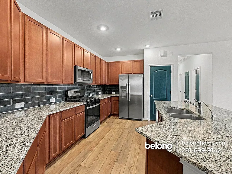 25403 Benroe St — Photo 6