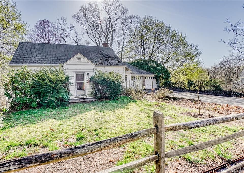 493 Strong St East Haven Ct 06512 Mls 170388777 Zillow