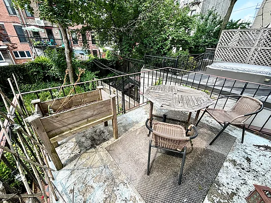 Rented by Garfield Realty  | media 21