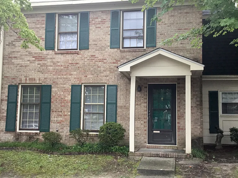 815 Seabury Ct — Photo 16
