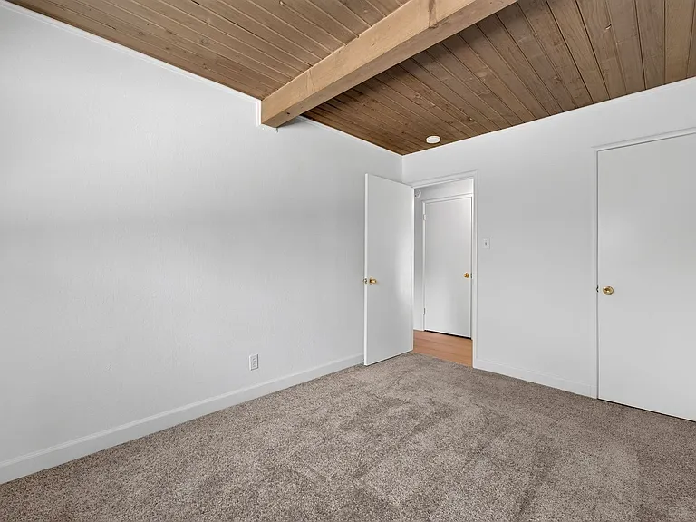 3100 Hacienda Dr — Photo 16
