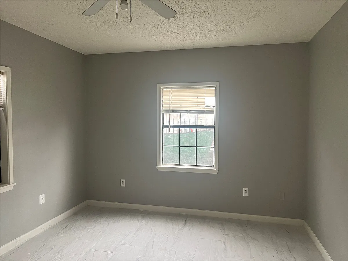 Building Photo - 139 Van Molan St #139B