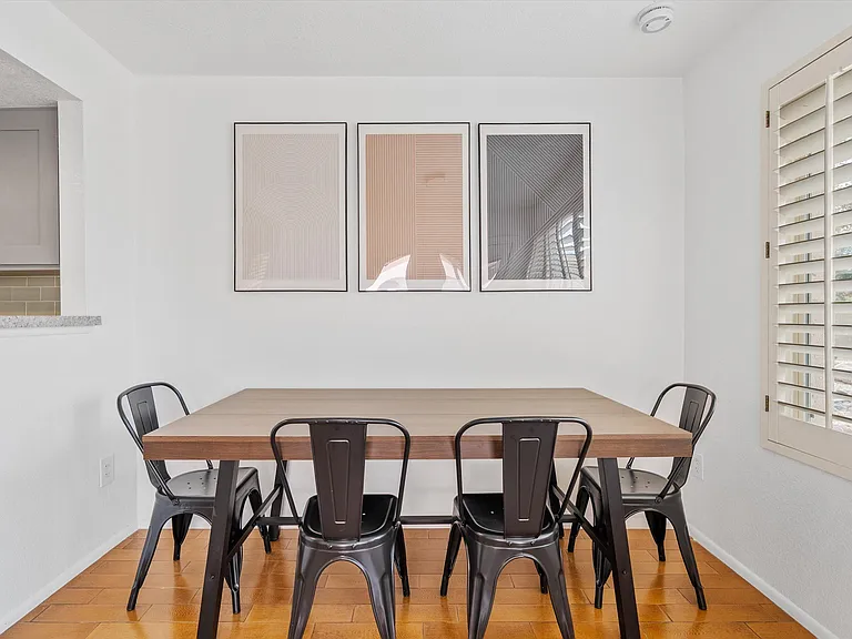 N 58th Ln — Photo 8