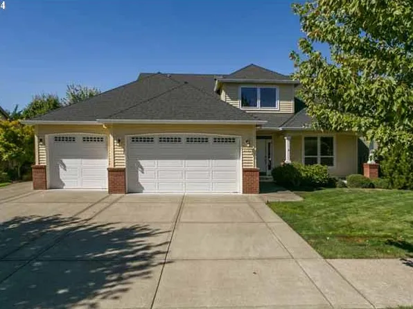 2709 Holiday Ln, Newberg, OR 97132