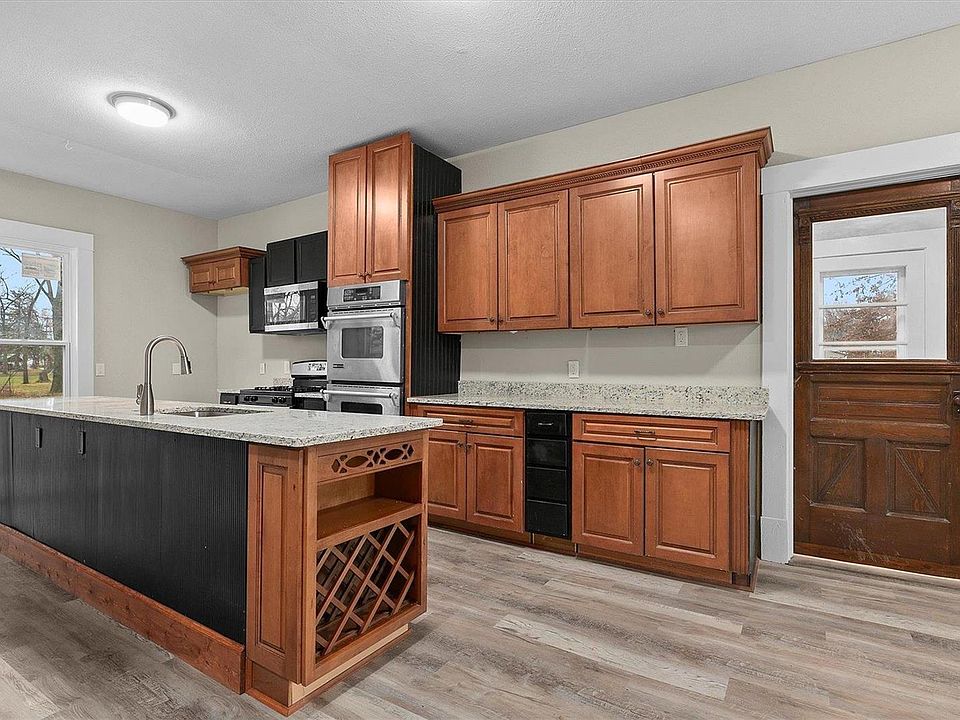 300 E Sycamore St, Kinmundy, IL 62854 Zillow