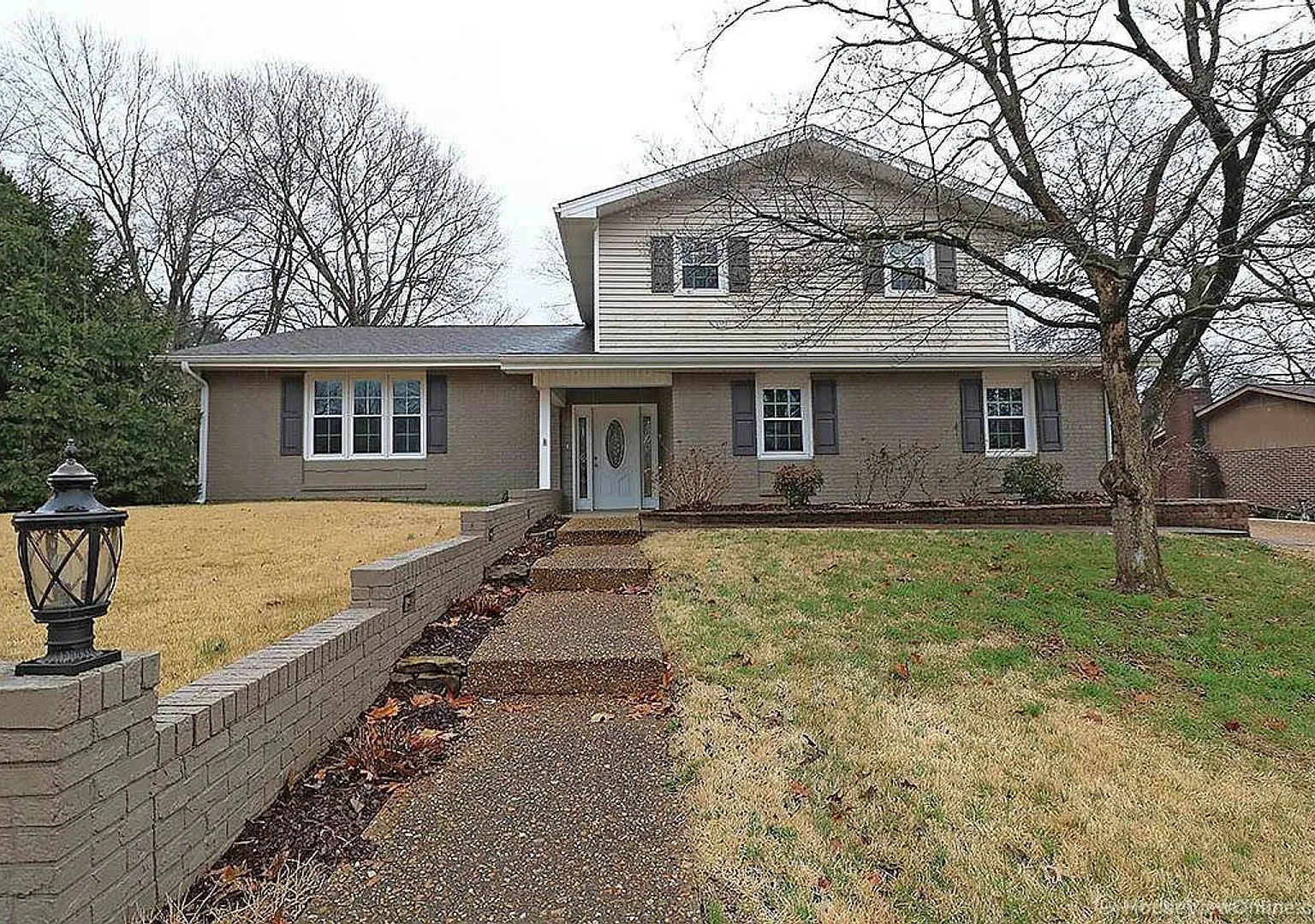 Spacious House In Cape Girardeau — Photo 1