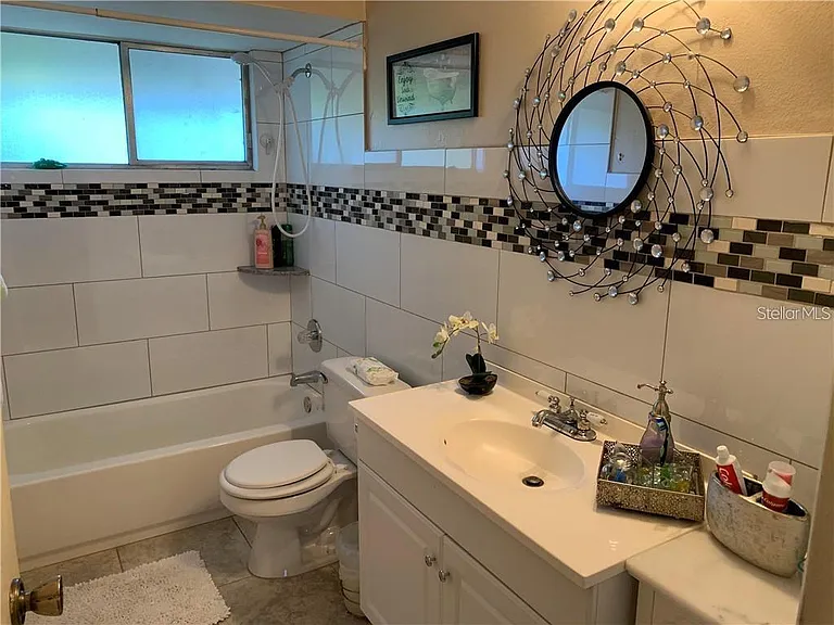 913 Buck Ct — Photo 11
