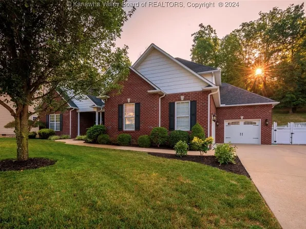 203 Killarney Rd, Winfield, WV 25213