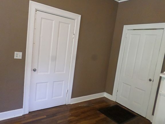 3rd image of 925 7th Ave