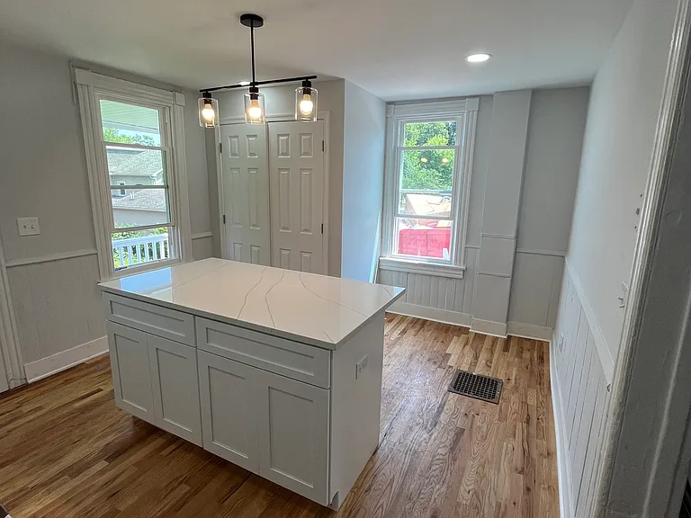 214-216 W Madison St #217 — Photo 5