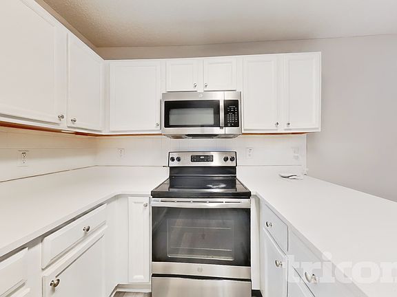 4th image of 262 Santee Cir
