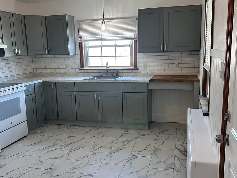 1346 Jefferson Ave #2 — Photo 3