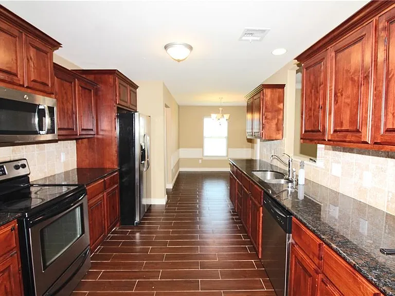 4302 Lilly St — Photo 15