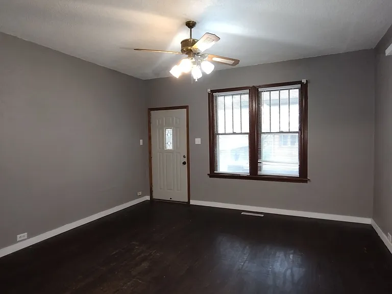 209 Manila St — Photo 4