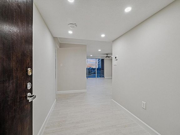 5th image of 2016 Main St APT 622