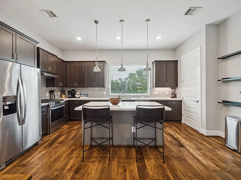 1412 Cleburne St — Photo 14