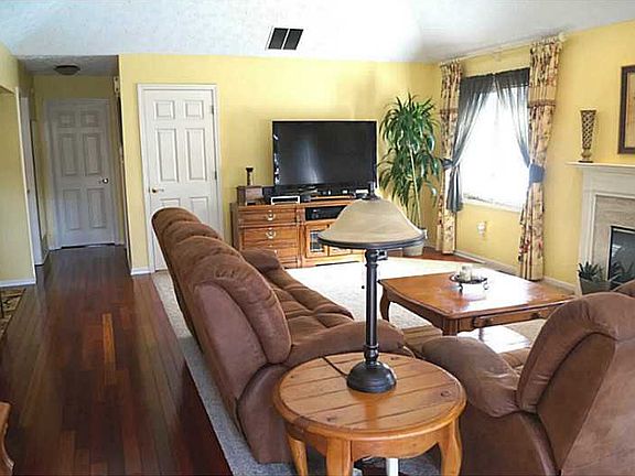 5th image of 225 Andrews Blvd
