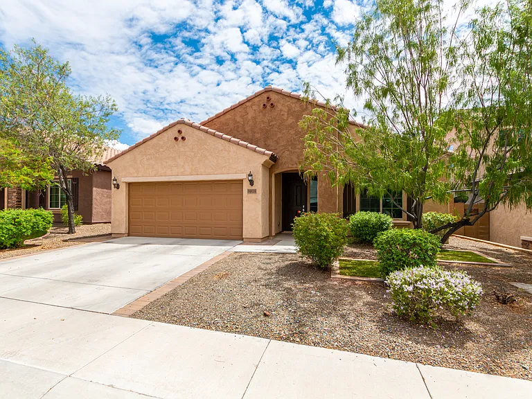 1019 W Spur Dr — Photo 2