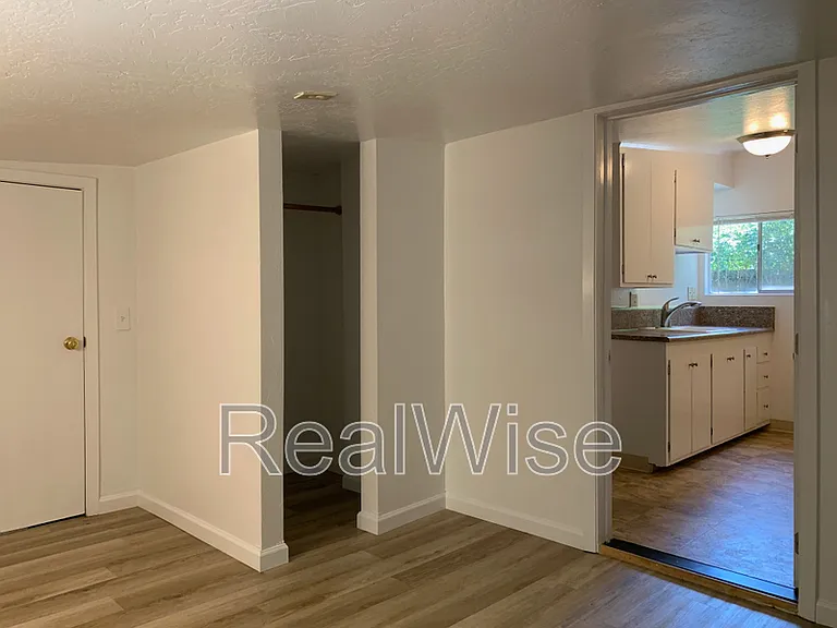 940 SE North St — Photo 58