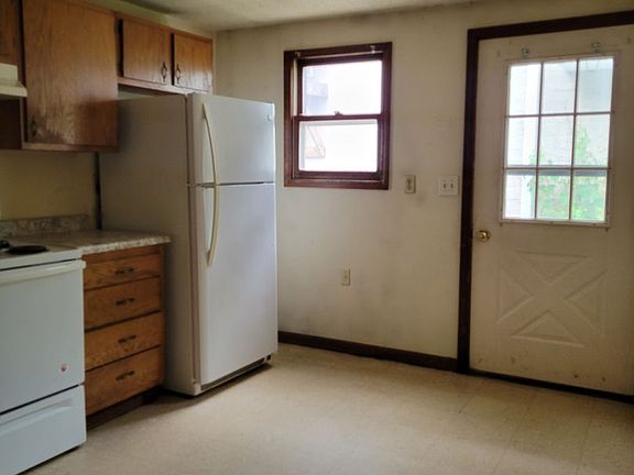 5th image of 1425 S Meeker Ave