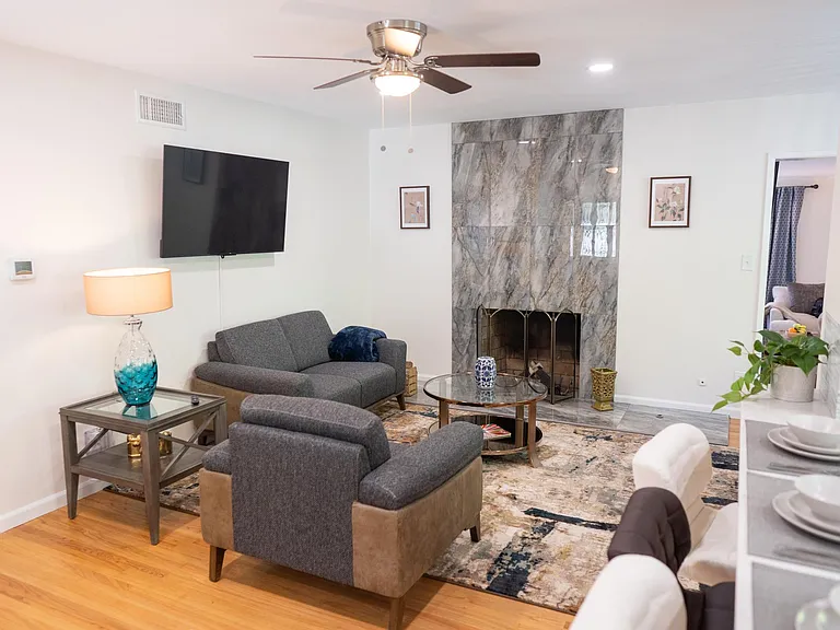 1406 W Roberta Ave — Photo 34