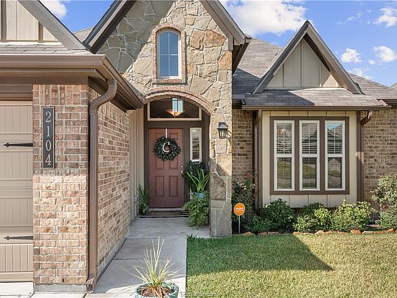 4th image of 2104 Polmont Dr