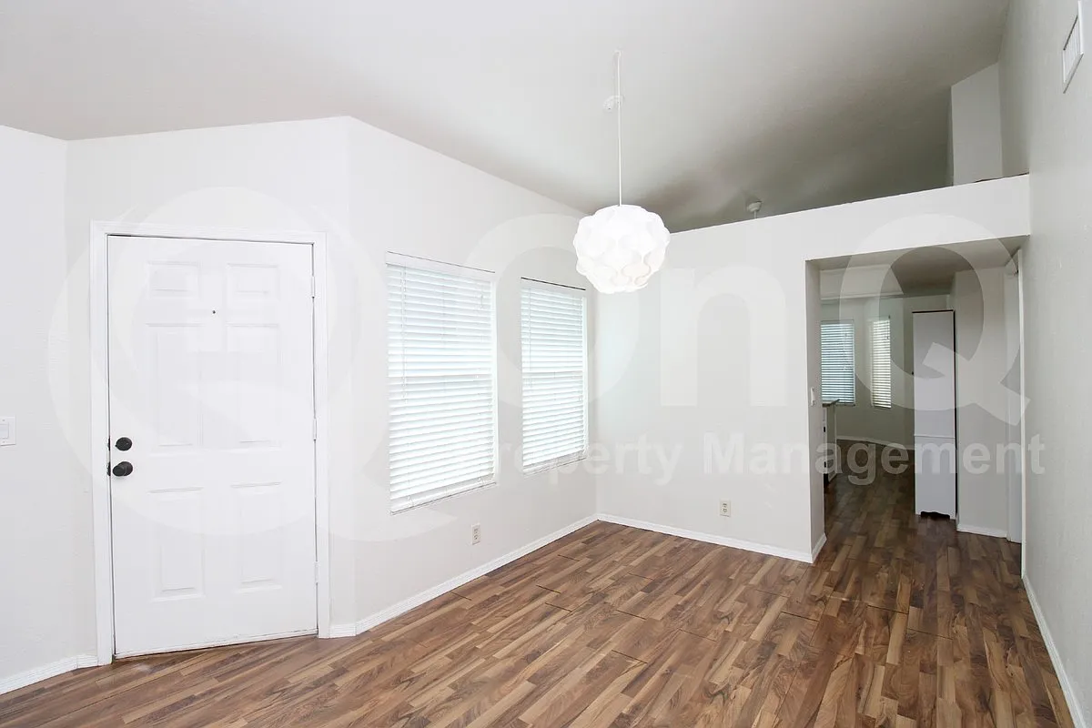 3 bed, 2.0 bath, 1336 sqft, $2,199 — Photo 4