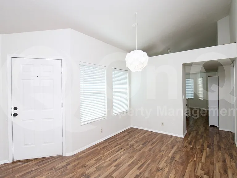 3453 N Seneca Ct — Photo 4