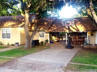 1604 J St, Floresville, TX 78114