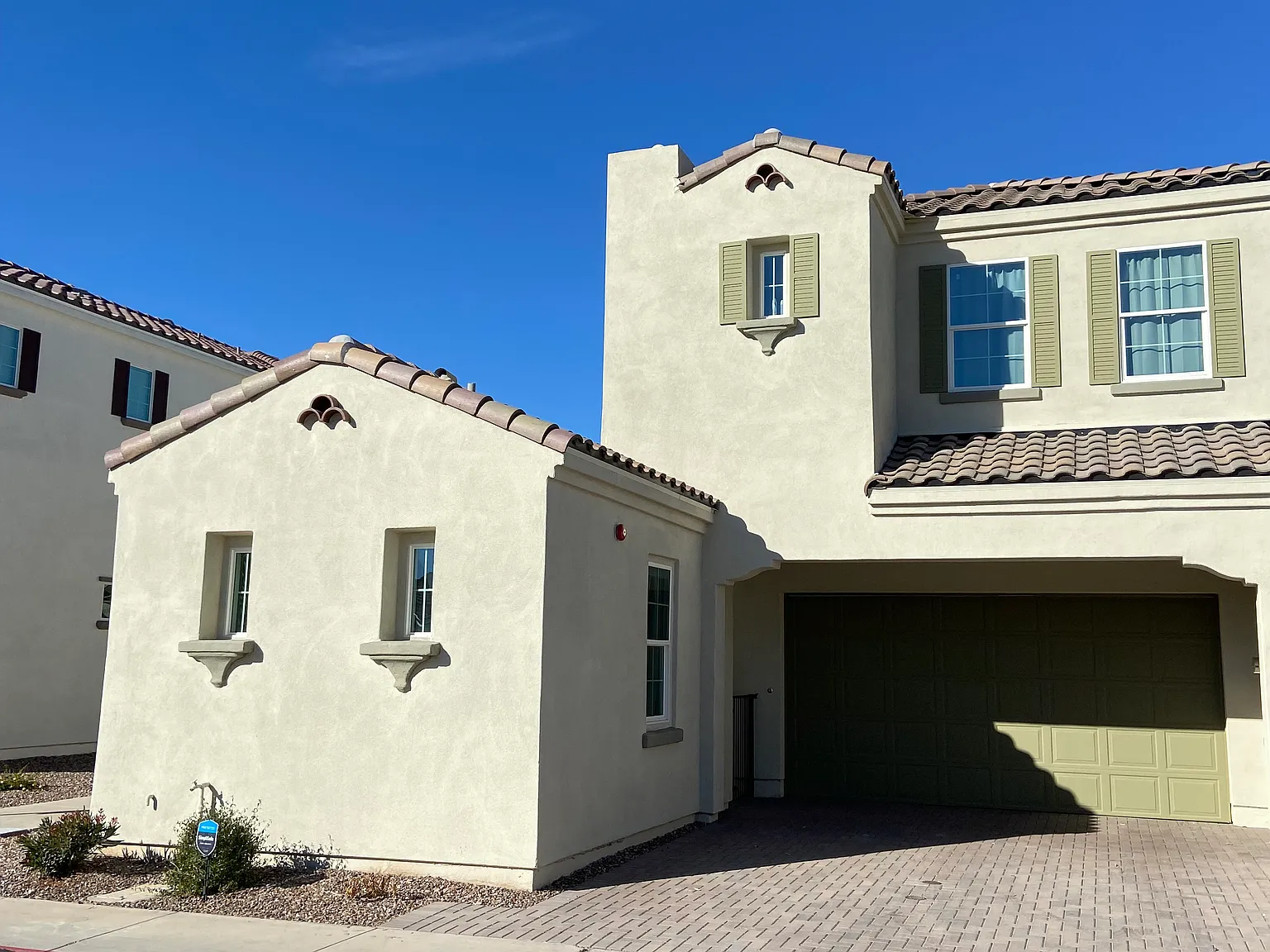 2 bed, 2100 sqft, $2,960 — Photo 1