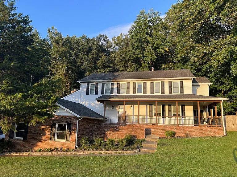 8300 Venture Dr — Photo 1