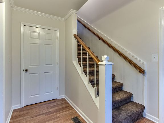 3rd image of 503 Fairlane Dr