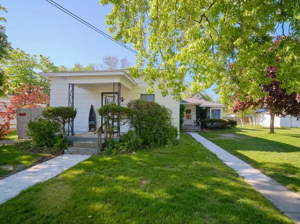 257 1st Ave, Manistee, MI 49660