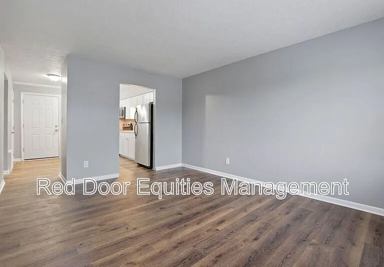129 W Walnut St #C — Photo 8