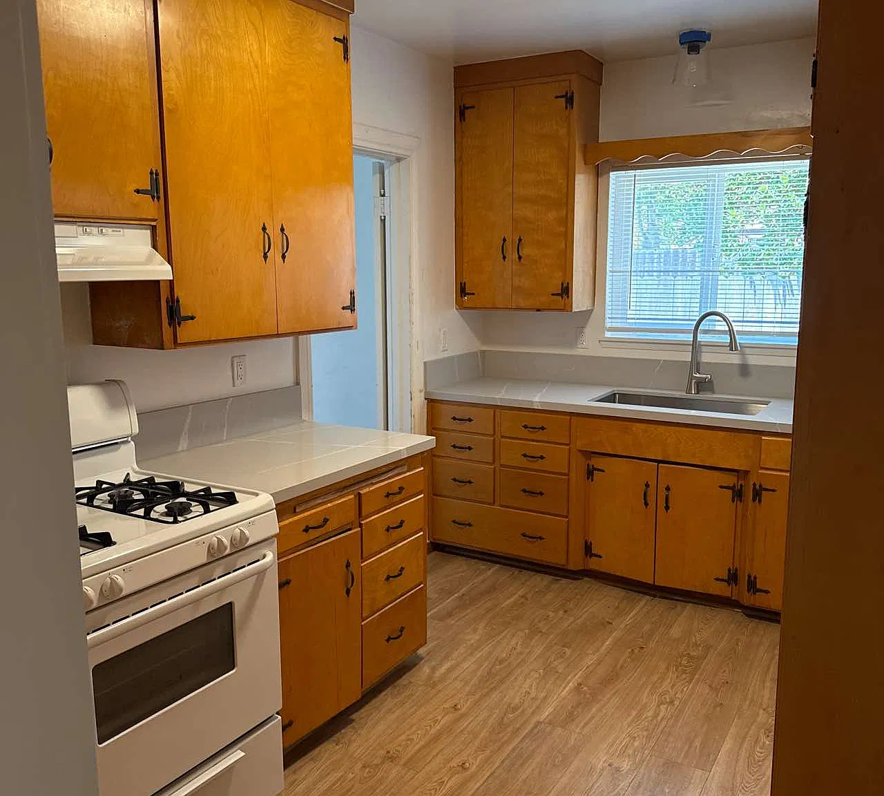 4 bed, $6,800 — Photo 4