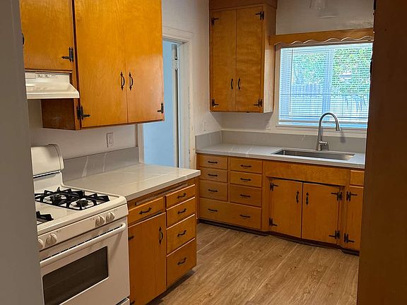 4th image of 534 Hathway Ave