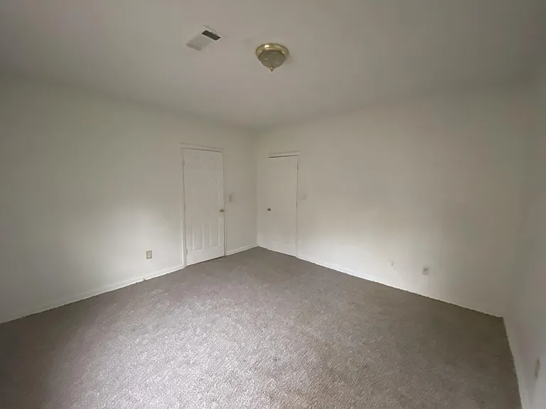 558 Cleveland St — Photo 5