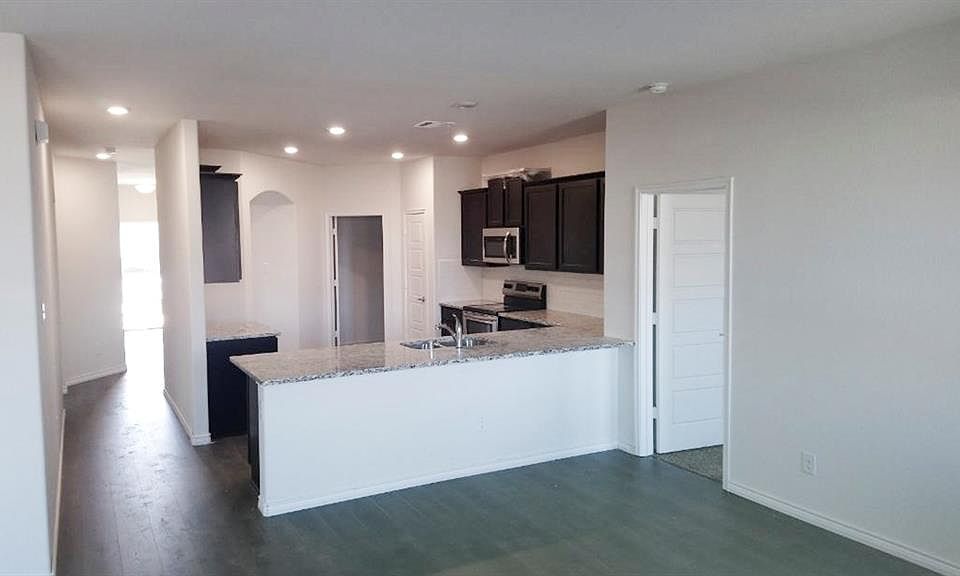 1st image of 3212 Overlook Dr
