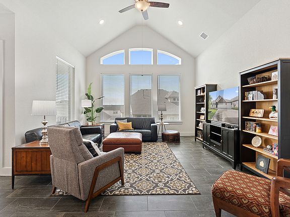 3rd image of 109 High Plains Dr